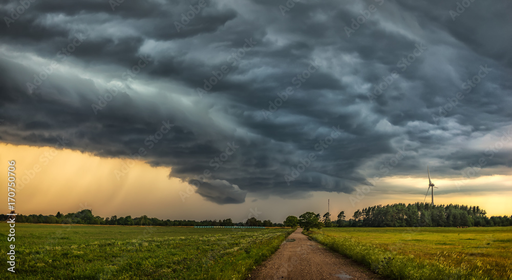 Shelf cloud