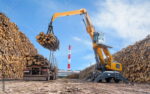 machinery for loading logs