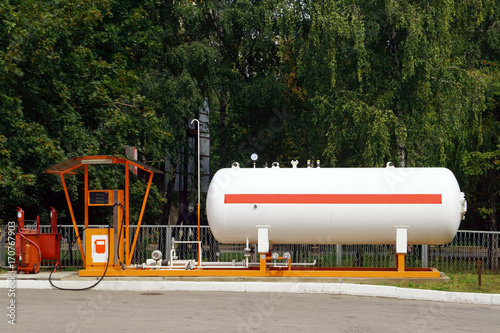 Obraz na płótnie LPG station for filling liquefied gas into the vehicle tanks. Environmentally friendly fuel. w salonie