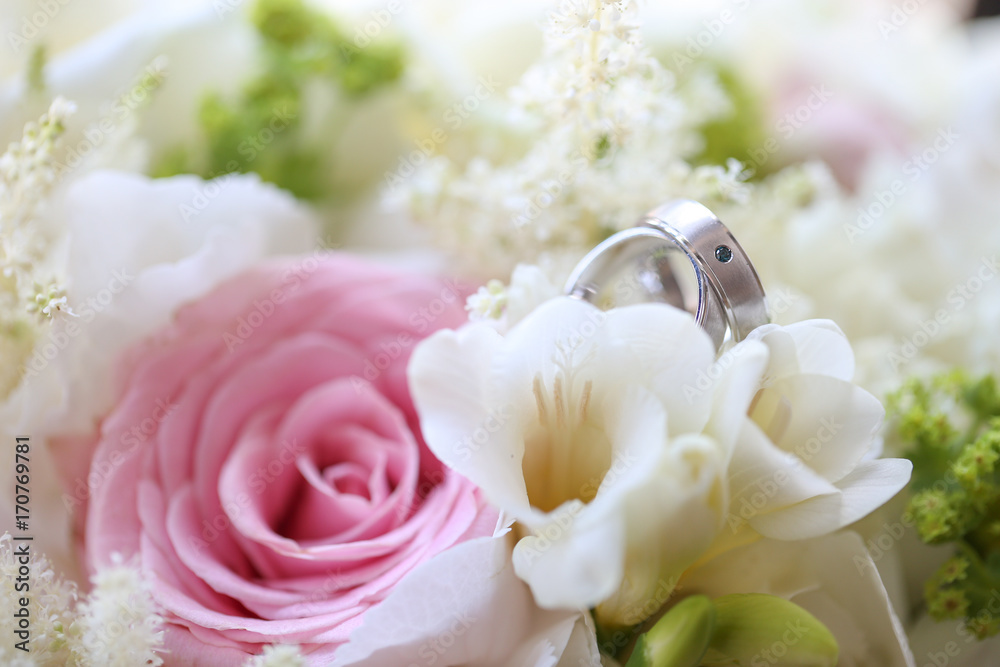 Fototapeta premium close up of silver wedding rings