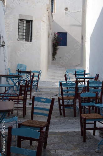 Tables et chaises cyclades Grèce © caribou78