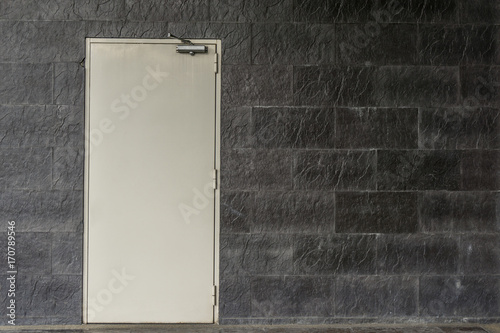 Automatic swing emergency door