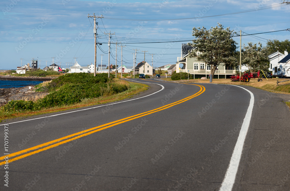 Fototapeta premium Winding coastal road / Route 132 in Sainte Flavie in Quebec