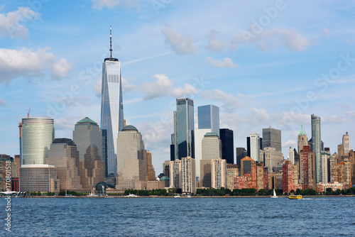 Manhattan Skyline over Hudson river © Flavijus Piliponis