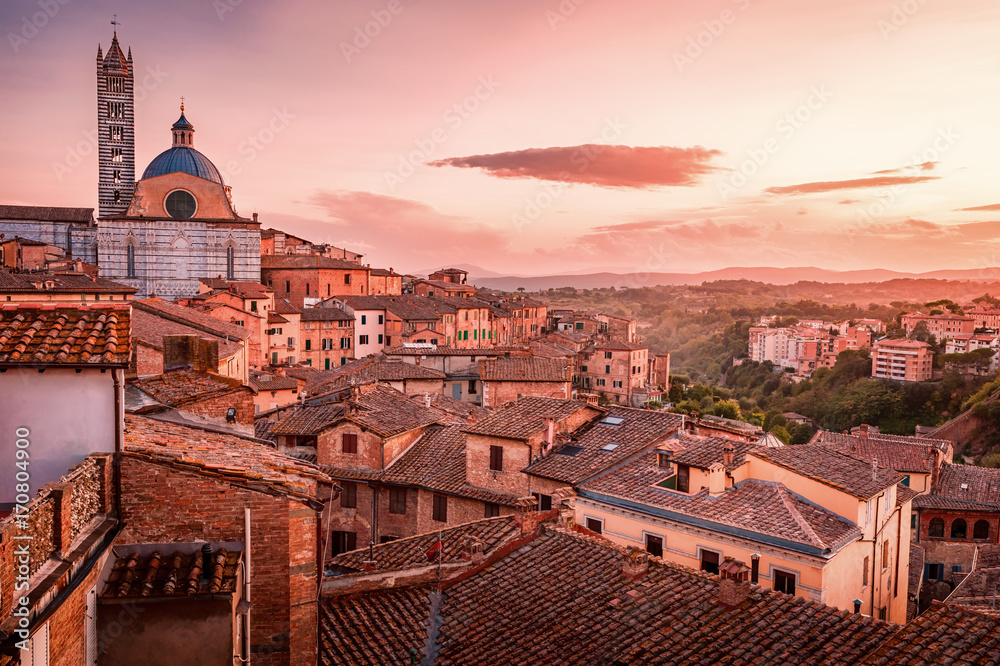Fototapeta premium Beautiful amazing view over Siena in Tuscany on a sunset in Italy
