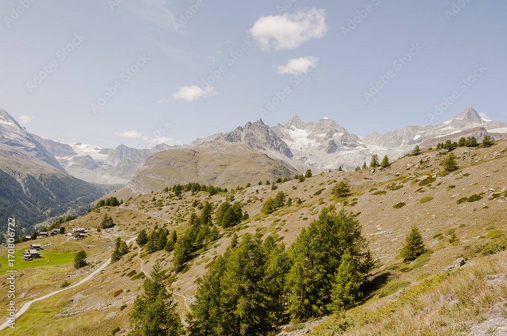 Zermatt, Dorf, Wanderweg, Findeln, Weiler, Ober Gabelhorn, Wellenkuppe, Dent Blanche, Sunnegga, Wallis, Sommer, Schweiz