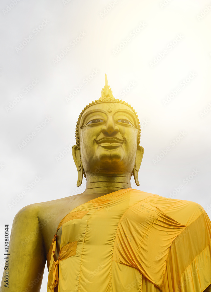 Golden Buddha statue, Buddhism Concept of Religion