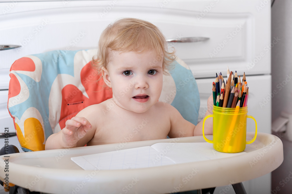 Baby draws Baby draws