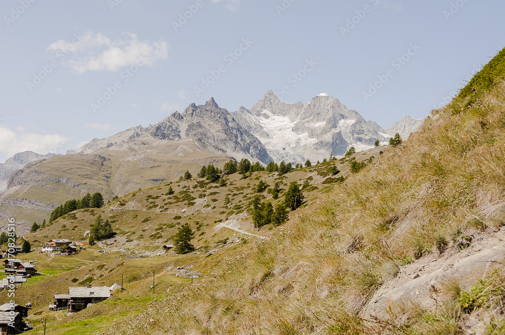 Zermatt, Wallis, Alpen, Sunnegga, Findeln, Weiler, Wanderweg, Ober Gabelhorn, Wellenkuppe, Dent Blanche, Walliser Berg, Sommer, Schweiz