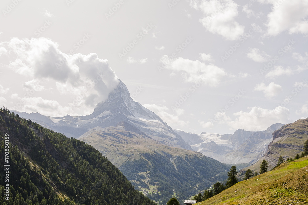 Zermatt, Bergdorf, Findeln, Sunnegga, Weiler, Alm, Wanderweg, Alpen, Wallis, Matterhorn, Zmuttgletscher, Lärchenwald, Findelbach, Sommer, Schweiz