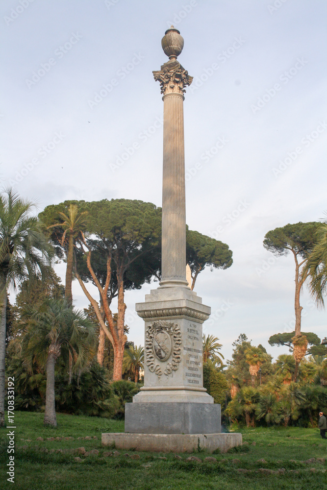 Fototapeta premium white monument standing in the middle of the park