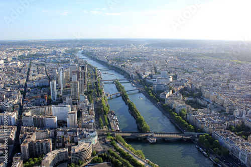 Fluß durch Paris - Ausblick von Oben
