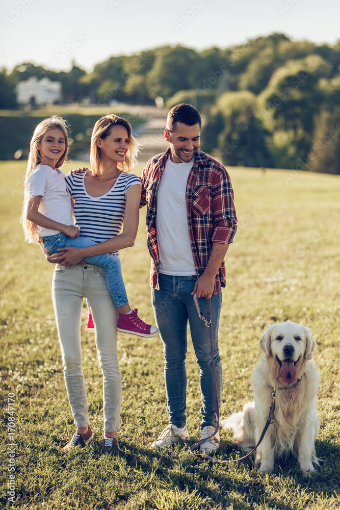Obraz premium Happy family with dog