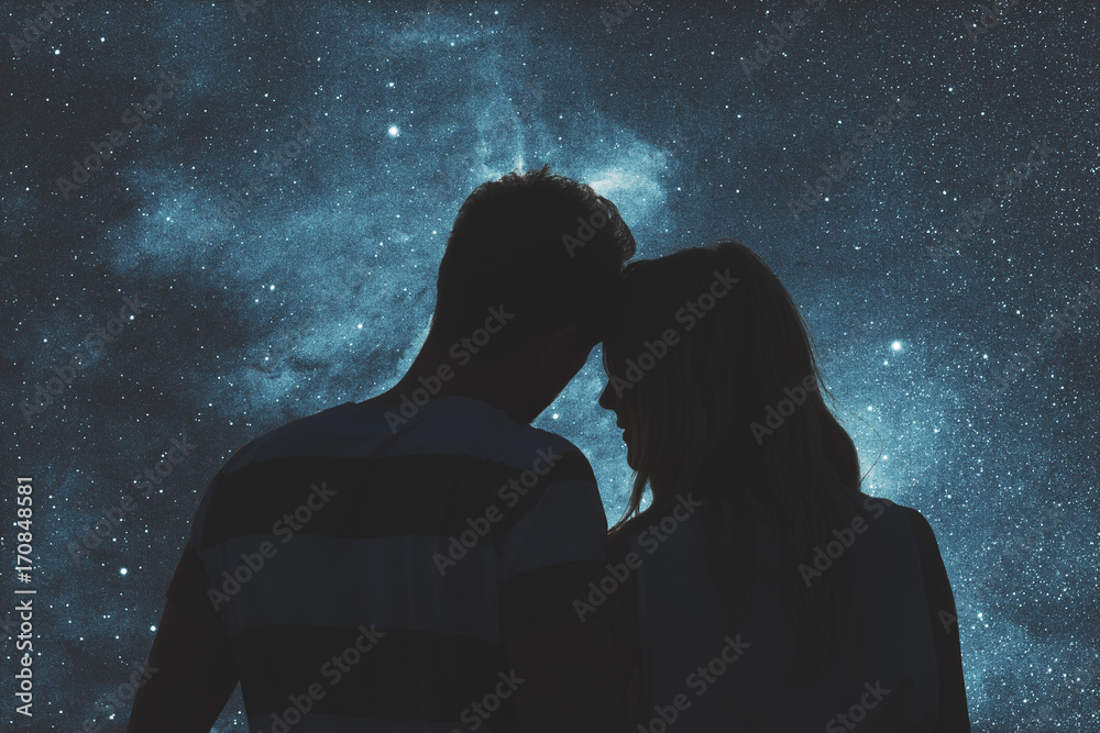 Silhouettes of a young couple under the starry sky.  - obrazy, fototapety, plakaty 