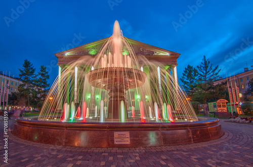Obraz na płótnie Colorful classic fountain in Kemerovo downtown Siberia, Russia w salonie