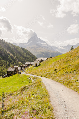 Zermatt, Dorf, Findeln, Weiler, Sunnegga, Wanderweg, Bergkapelle, Kapelle, Findelbach, Schlucht, Alpen, Matterhorn, Wallis, Sommer, Schweiz