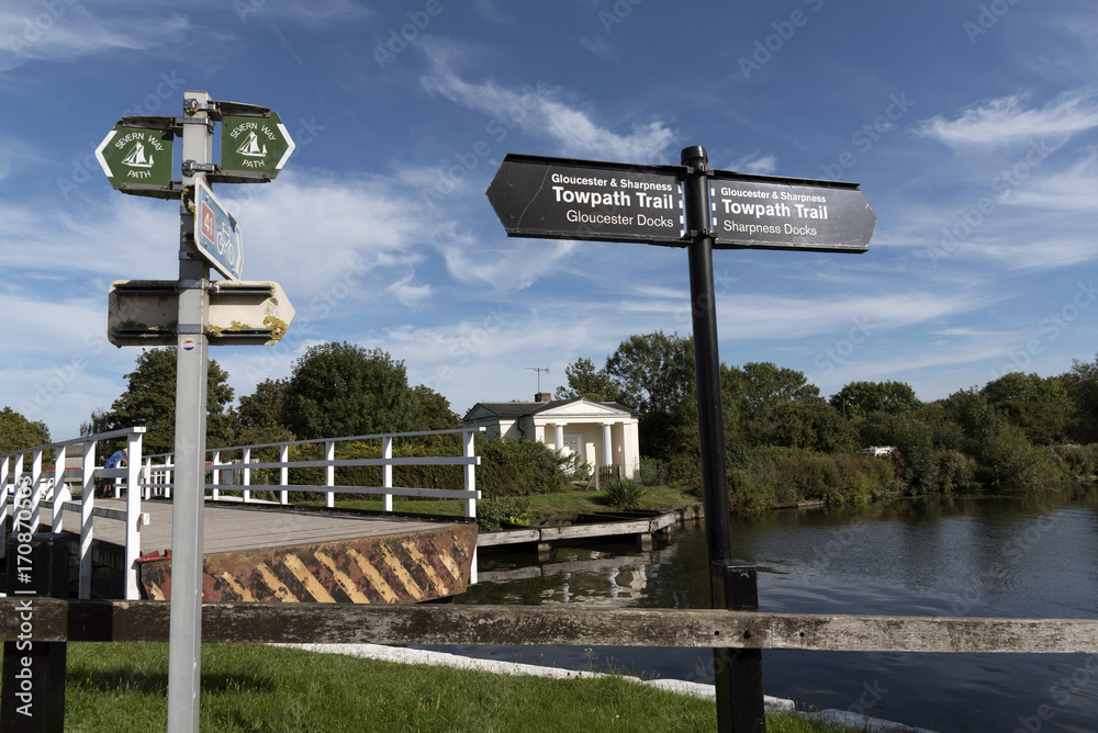 Splatt Bridge on the Gloucester & Sharpness Canal at Frampton on Severn in Gloucestershire, England UK Splatt Bridge on the Gloucester & Sharpness Canal at Frampton on Severn in Gloucestershire, England UK