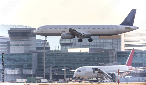 airplane airport landing