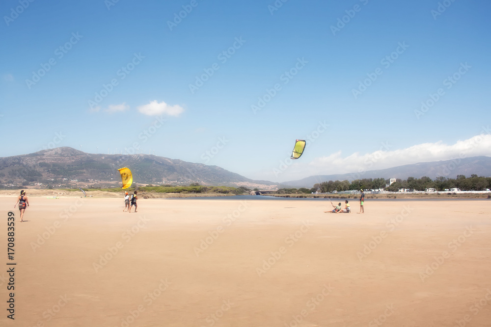 Obraz premium surfing on the parachute developed on the coasts of oceans and seas.