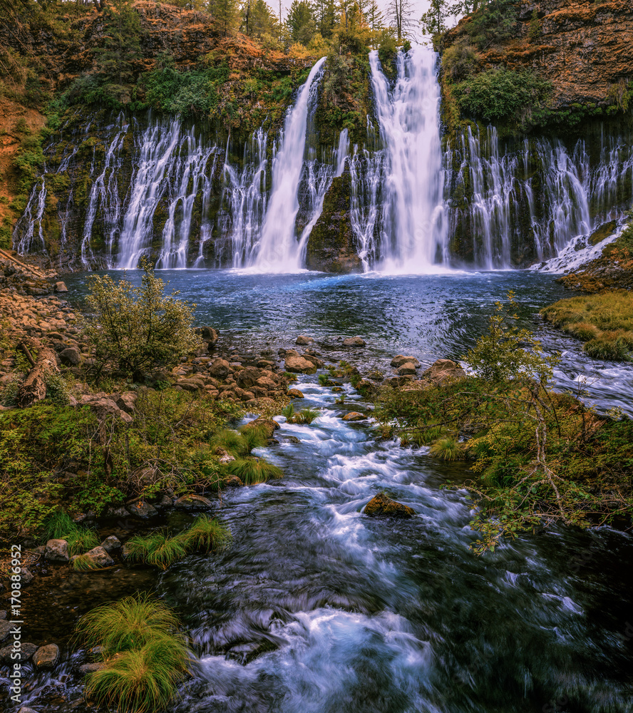 Obraz premium How Burney Falls Should Look