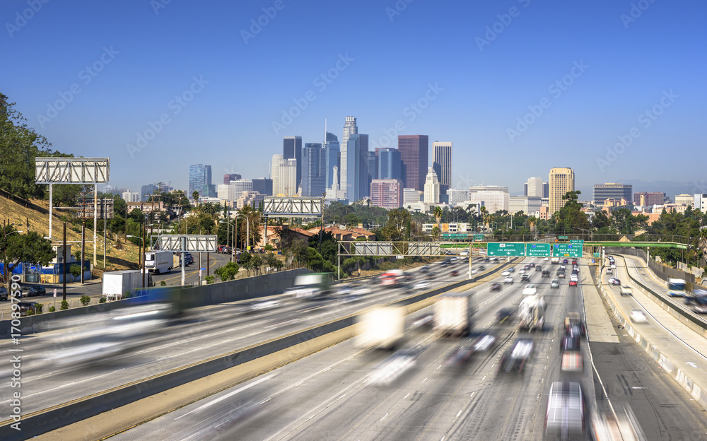 Obraz premium Los Angeles City Freeway Traffic W Słoneczny Dzień