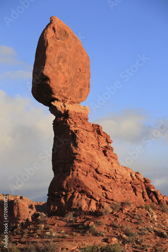 Balanced Rock, one of the most iconic features in the park, stands a staggering 128 feet (39m) tall.