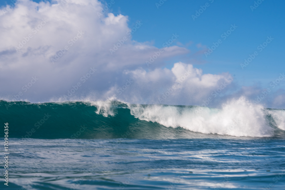Naklejka premium Breaking Wave
