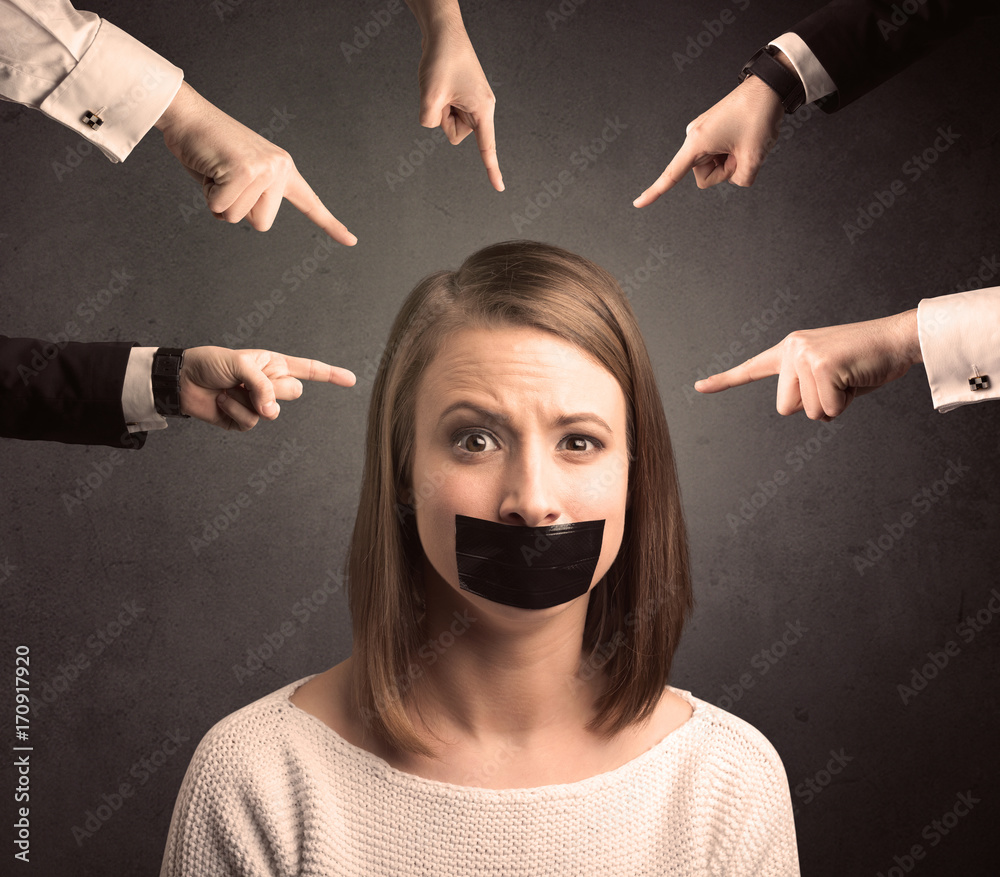 Obraz premium multiple hands pointing at woman