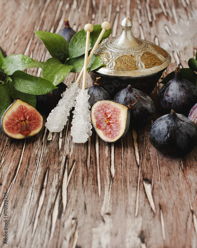 Fototapeta Naklejka Na Ścianę i Meble -  raw figs in a wooden bowl, selective focus