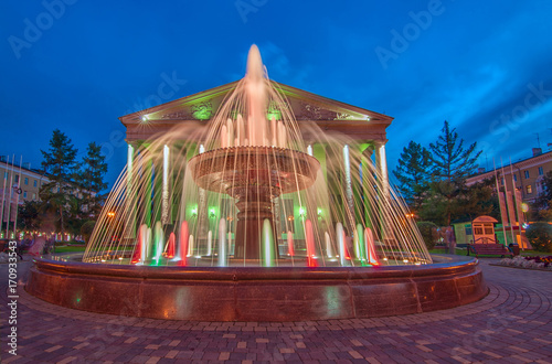 Obraz na płótnie Colorful classic fountain in Kemerovo downtown Siberia, Russia w salonie
