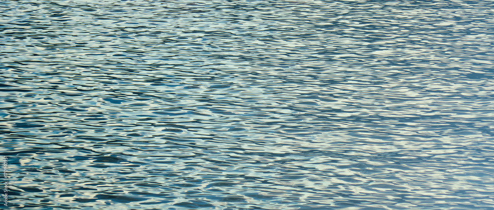 Obraz premium Waves pattern of Lake Como, Italy - Letterbox