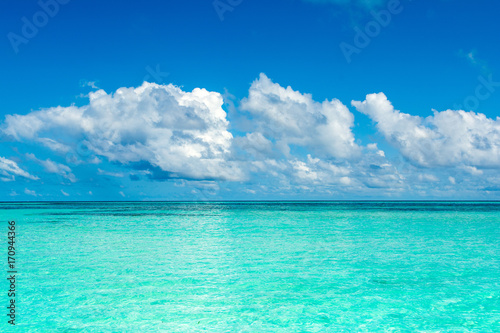 Fototapeta Naklejka Na Ścianę i Meble -  Beautiful landscape of clear turquoise Indian ocean, Maldives islands