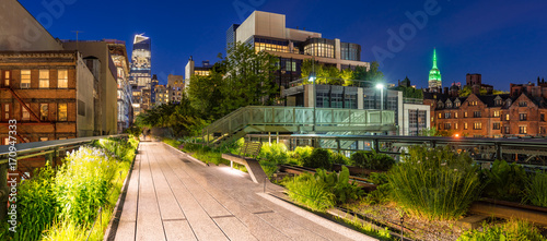 Panoramic view of the High Line promenade at twilight with city lights and illuminated skyscrapers. Chelsea, Manhattan, New York City © Francois Roux