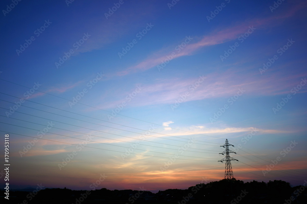夕焼け空に鉄塔
