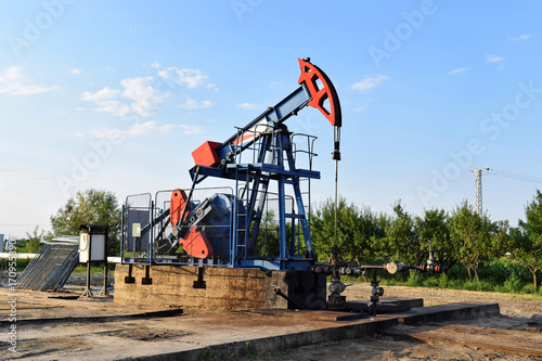 Rod crude oil pump in action