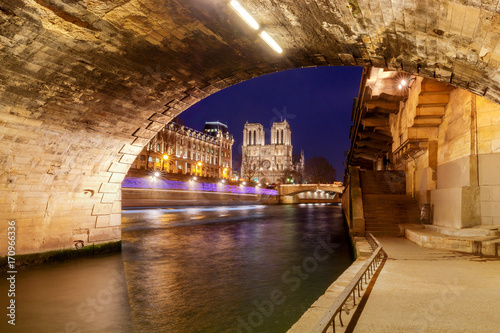 Paris. Notre Dame. © pillerss