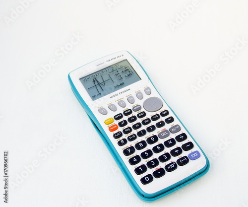 calculatrice graphique pour lycéen photo