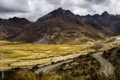 Carretera hacia el nevado Pastoruri en Huaraz - Perú