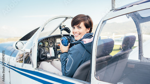Billede på lærred Pilot in the aircraft cockpit