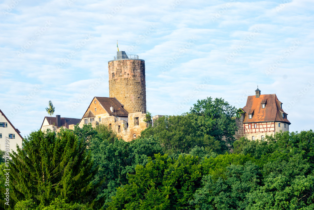 Burg Thann in Burgthann in Bayern bei blauen Himmel