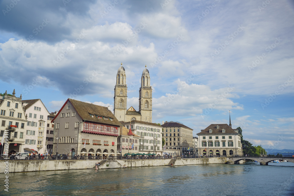 Obraz premium Afternoon cityscape of Great Minster, Zurich
