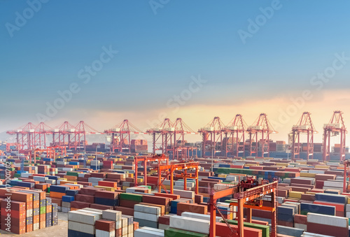 Canvas Print shanghai container terminal at dusk