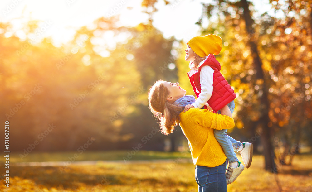 Naklejka premium happy family mother and child daughter on autumn walk