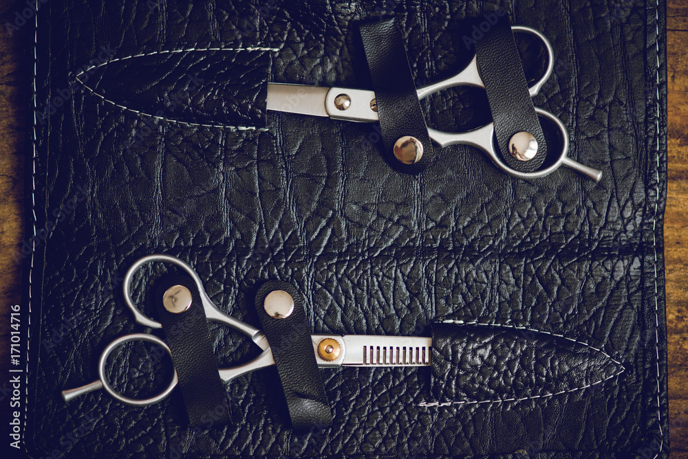 Φωτογραφία hairdresser tools on wooden table