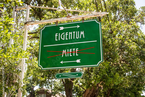 Schild 264 - Eigentum photo