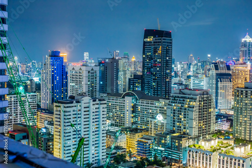 都市、夜景、ビル群 © sky studio