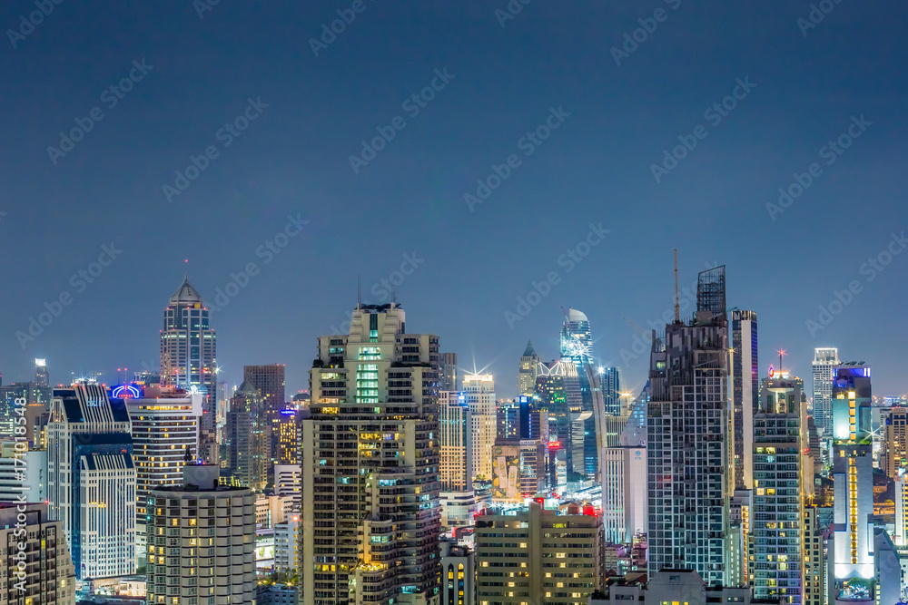 Naklejka premium 都市、夜景、ビル群