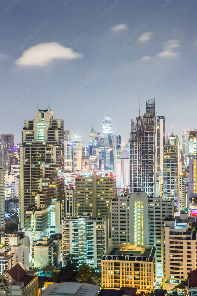 Obraz premium Night view of capital city buildings