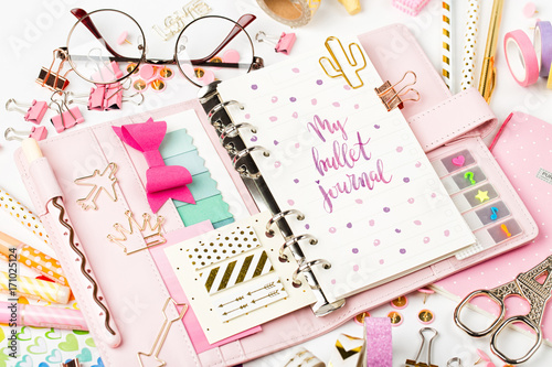 Foto bullet journal and stationery