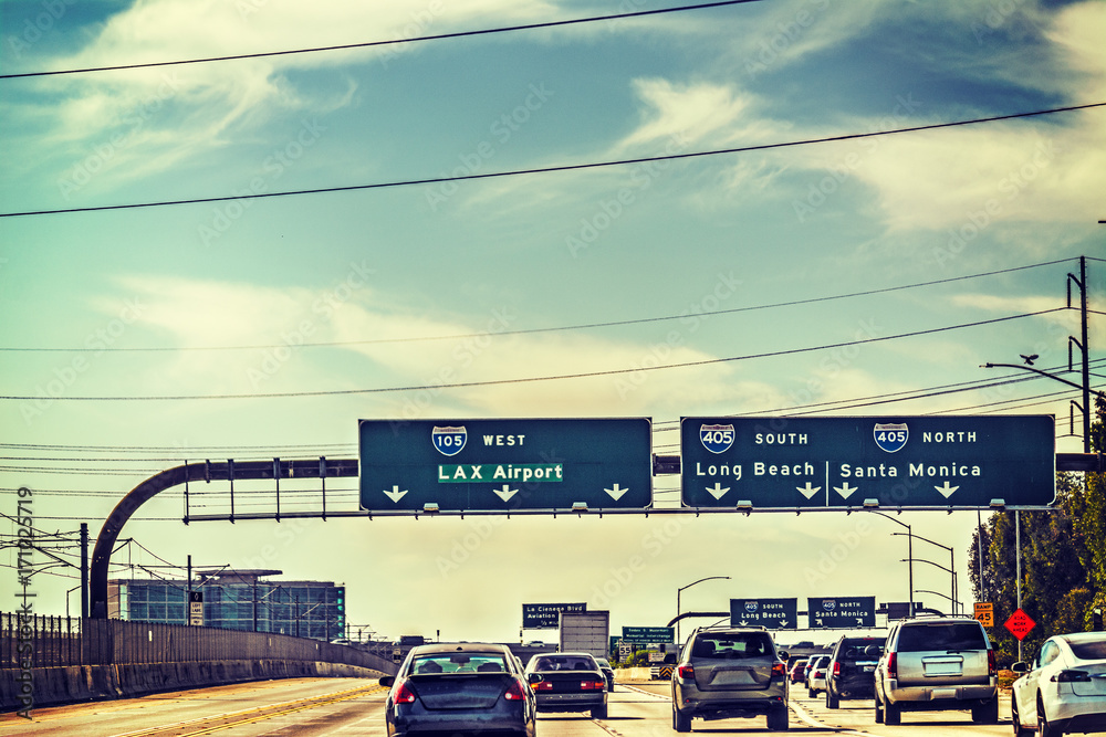 Fototapeta premium Traffic on 105 freeway westbound